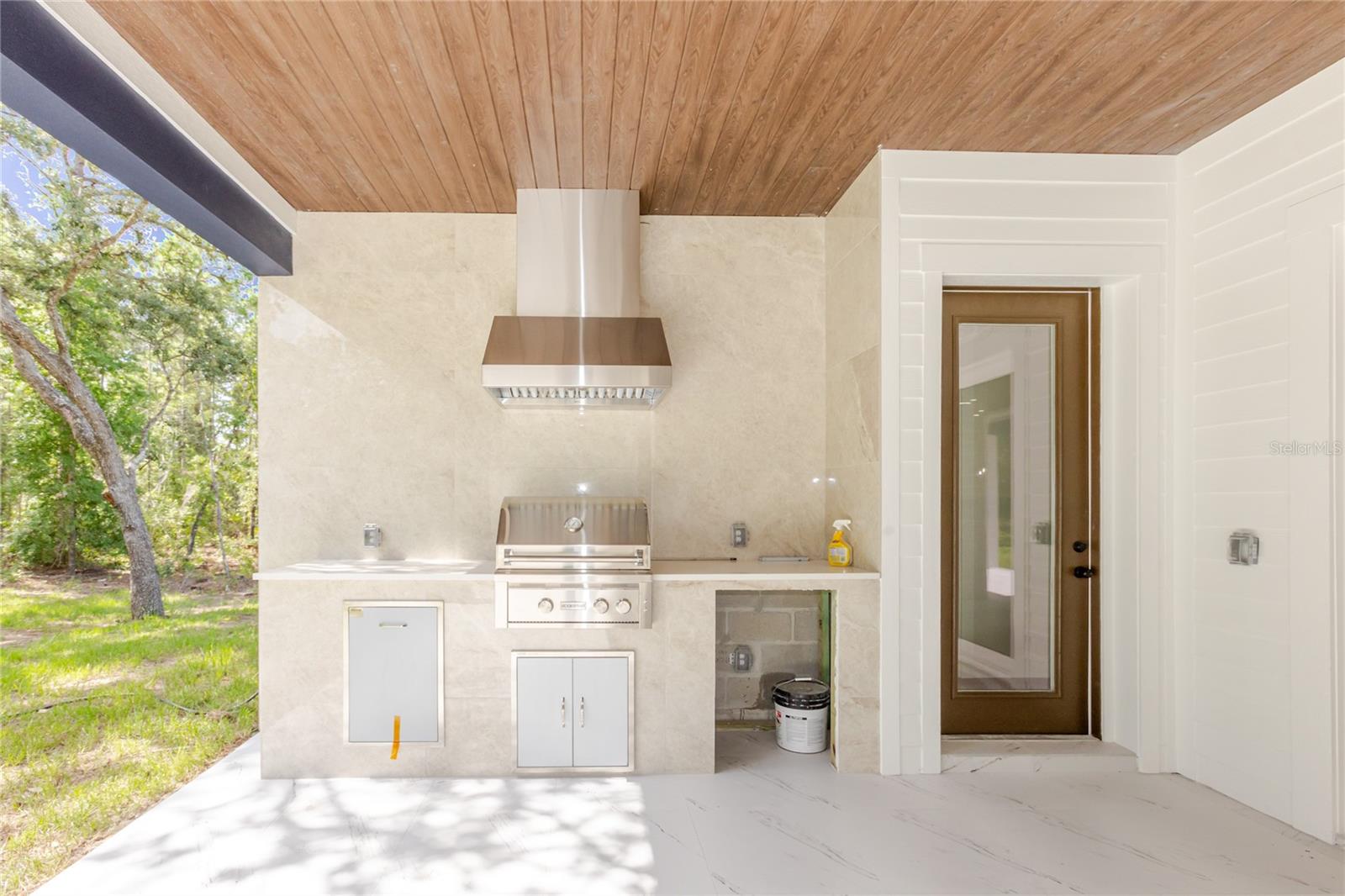Outdoor Kitchen