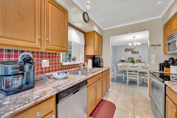 CHEERFUL KITCHEN VIEW
