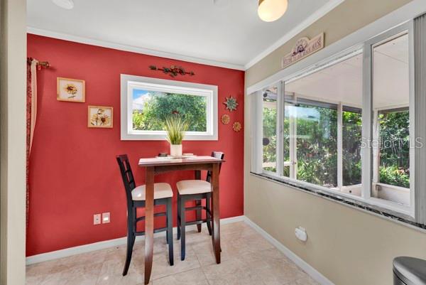 EATING SPACE WITH LANAI VIEW
