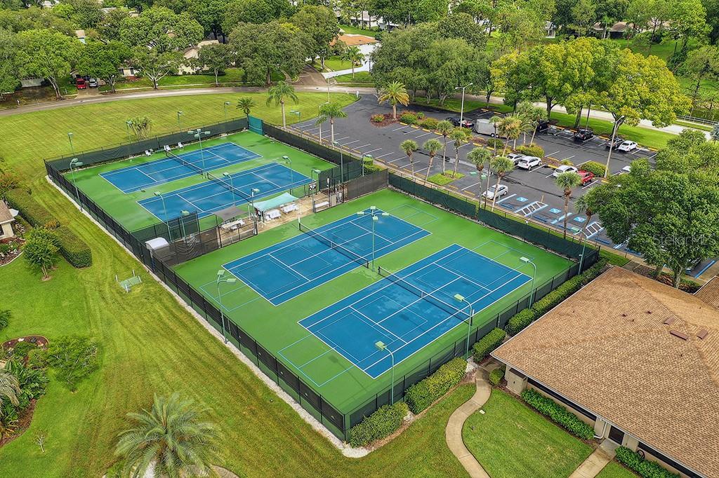 HL TENNIS & PICKELBALL