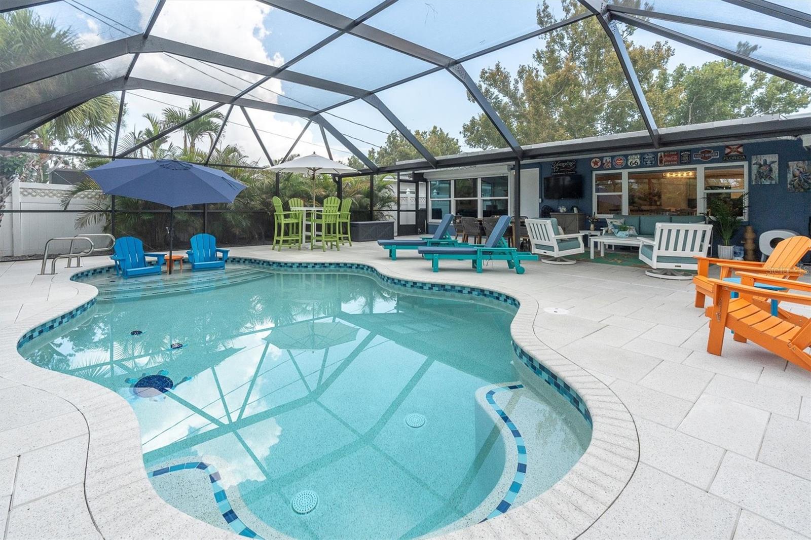 BRAND NEW SALT WATER POOL WITH SUNSHELF AND ENCLOSURE 2025!