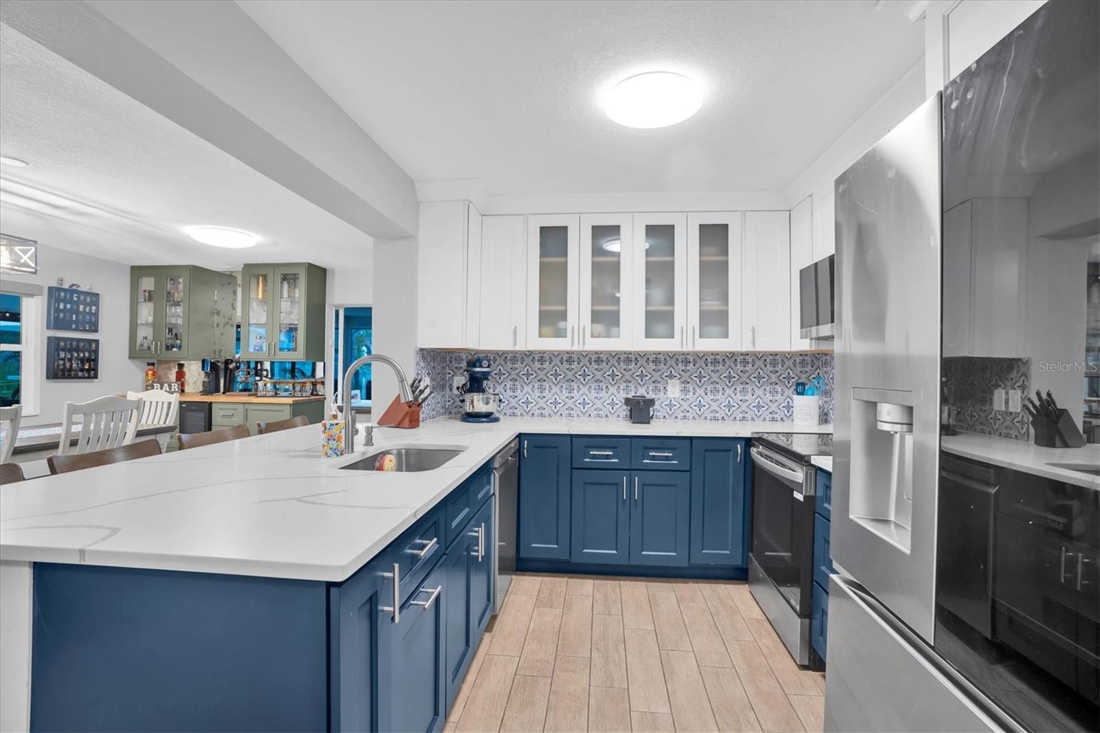 PLENTY OF CABINET STORAGE AND COUNTER SPACE!