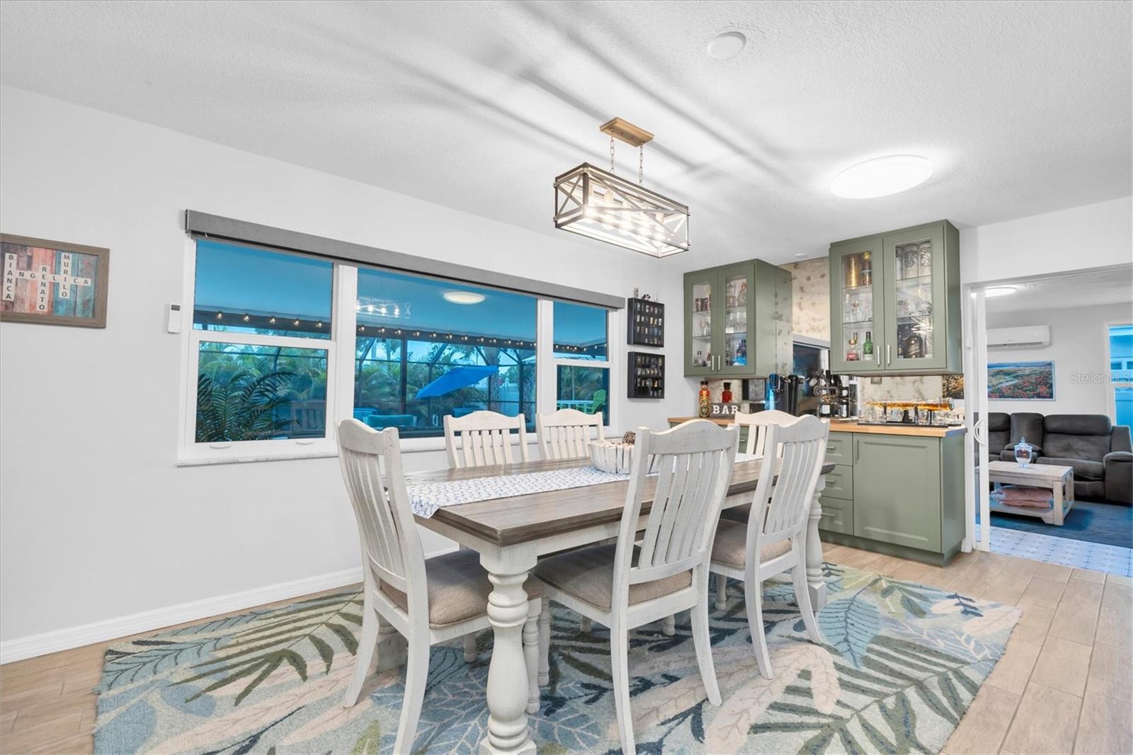 SPACIOUS DINING AREA WITH DRY BAR!