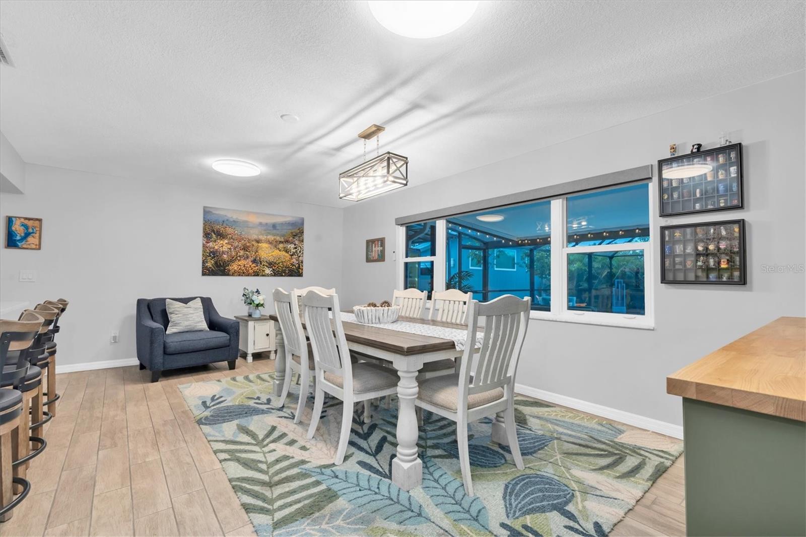 PLENTY OF ROOM FOR LARGE FAMILIES TO DINE TOGETHER!