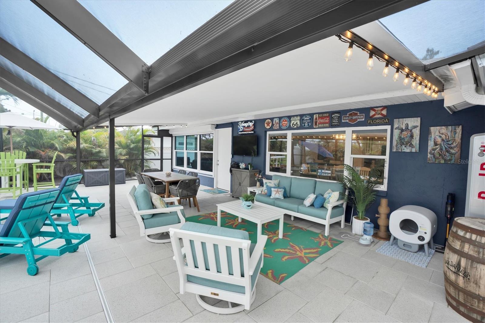 COVERED LANAI IN POOL AREA!