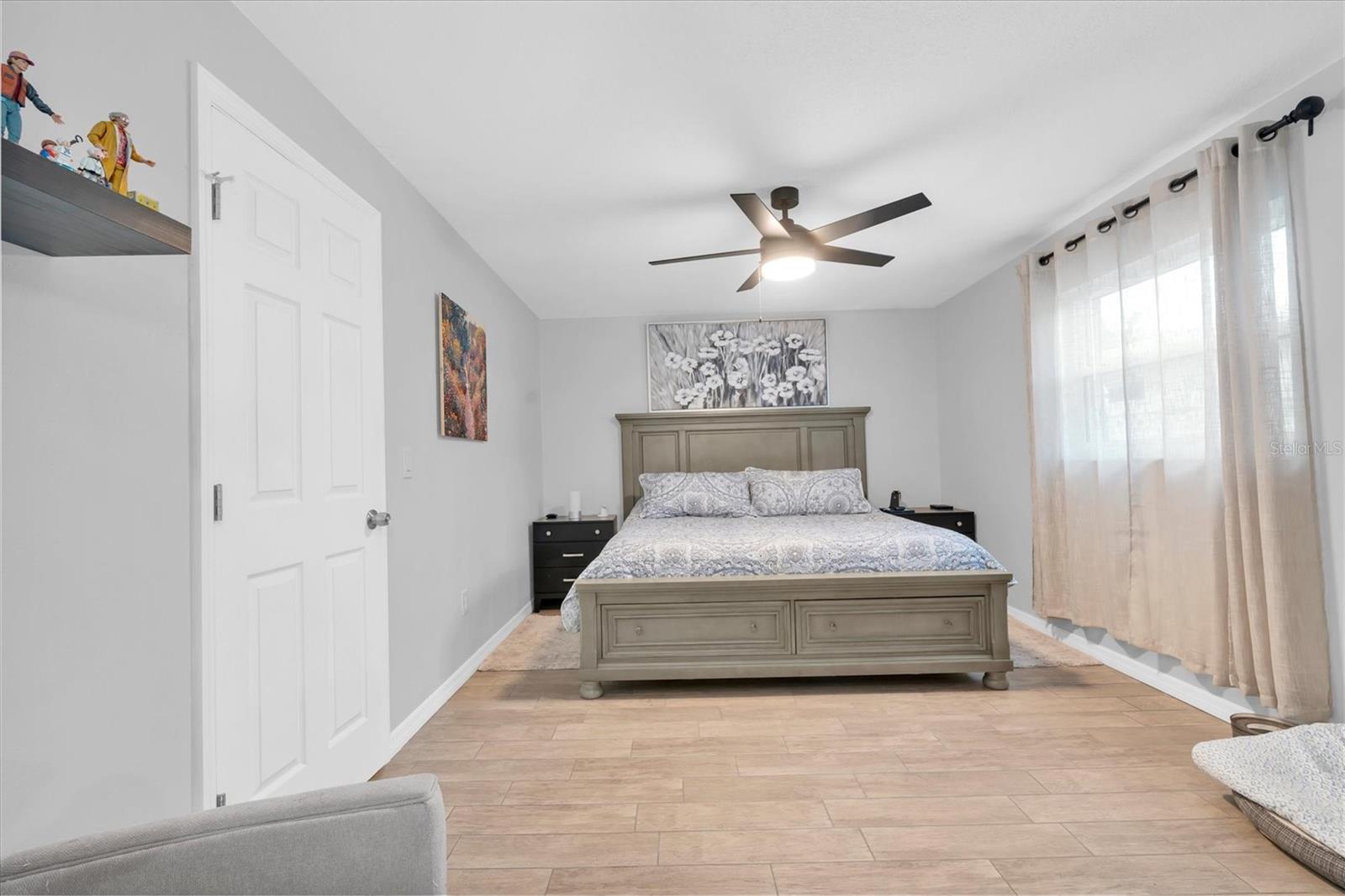 PRIVATE PRIMARY ENSUITE BEDROOM!