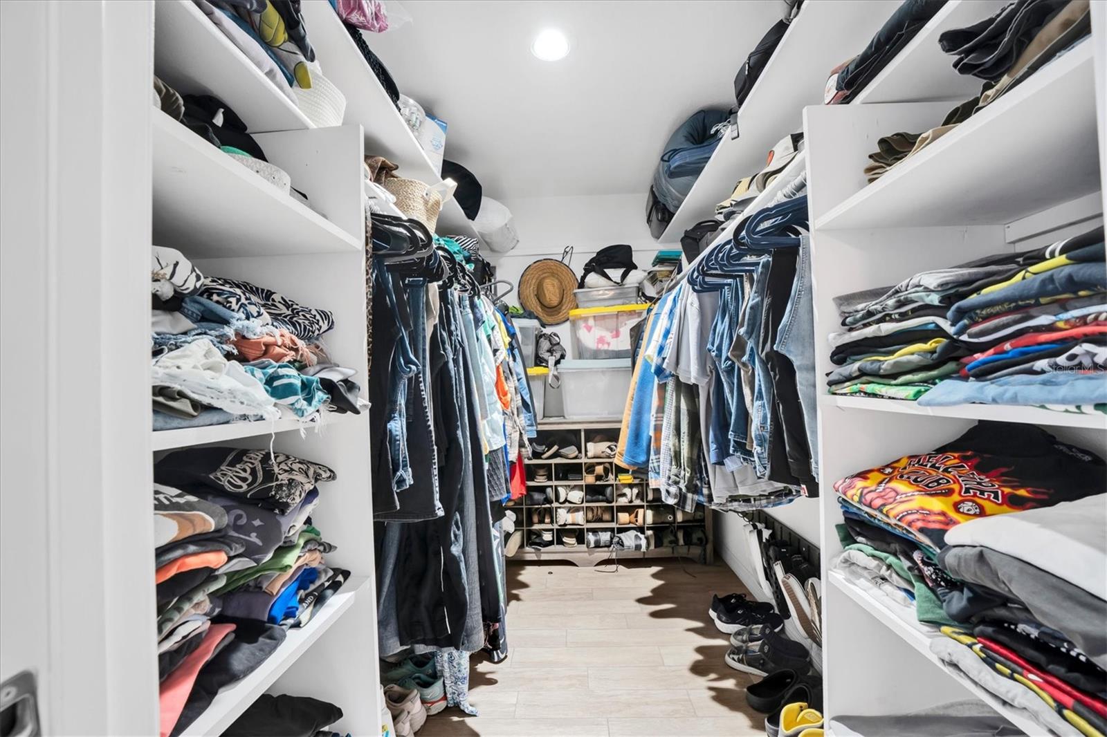 SPACIOUS WALK IN CLOSET IN PRIMARY BEDROOM!