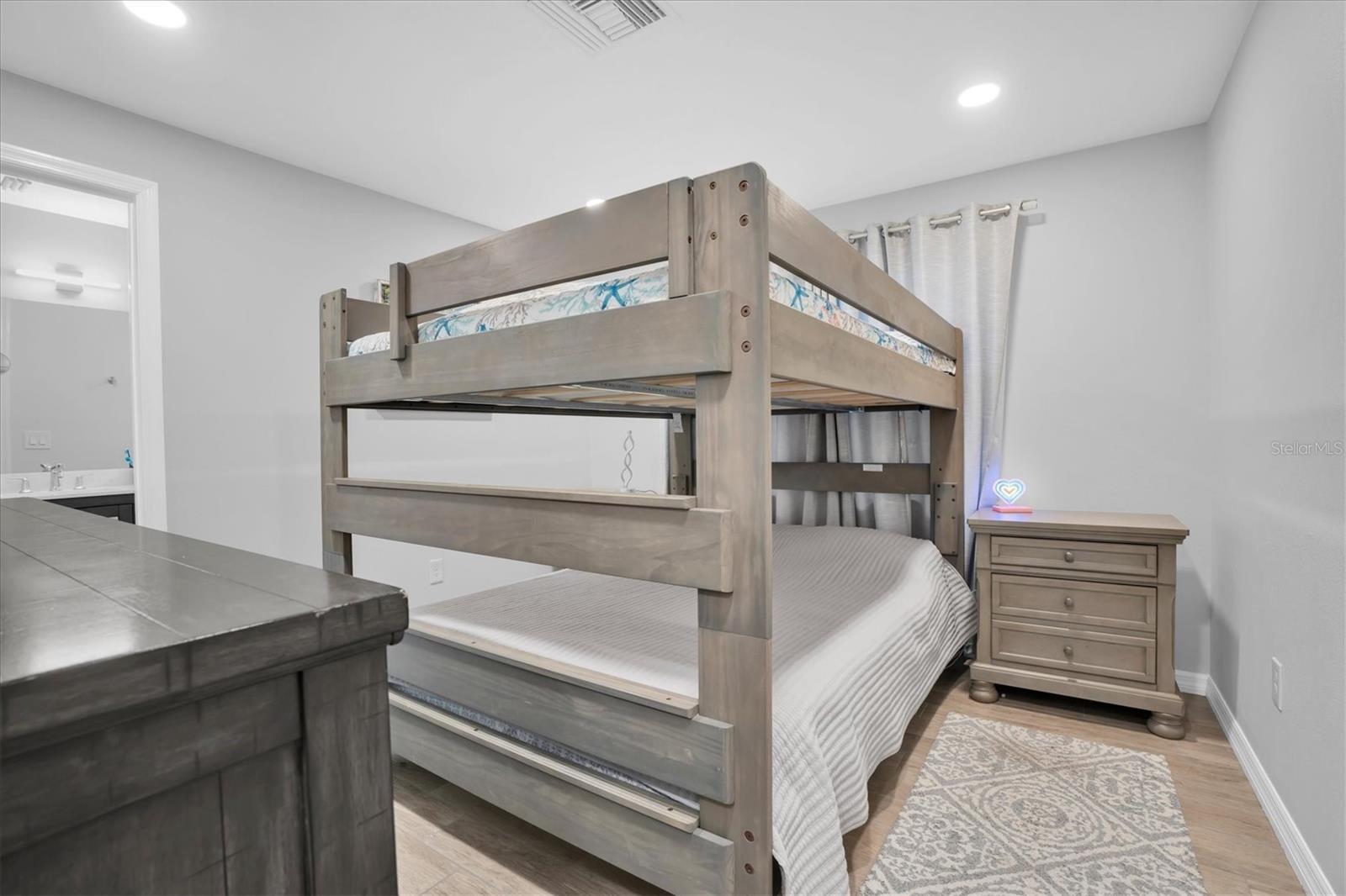 GUEST BEDROOM WITH ENSUITE!