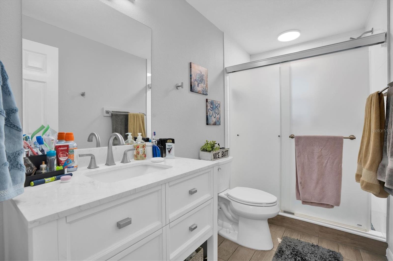BATHROOM BETWEEN JACK AND JILL BEDROOMS