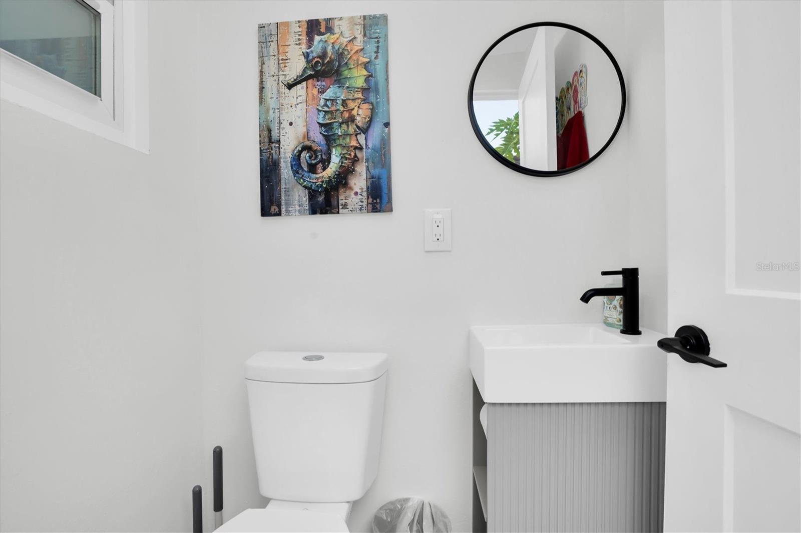 1/2 POOL BATH WITH ACCESS ONLY FROM OUTSIDE ON SIDE OF HOME!