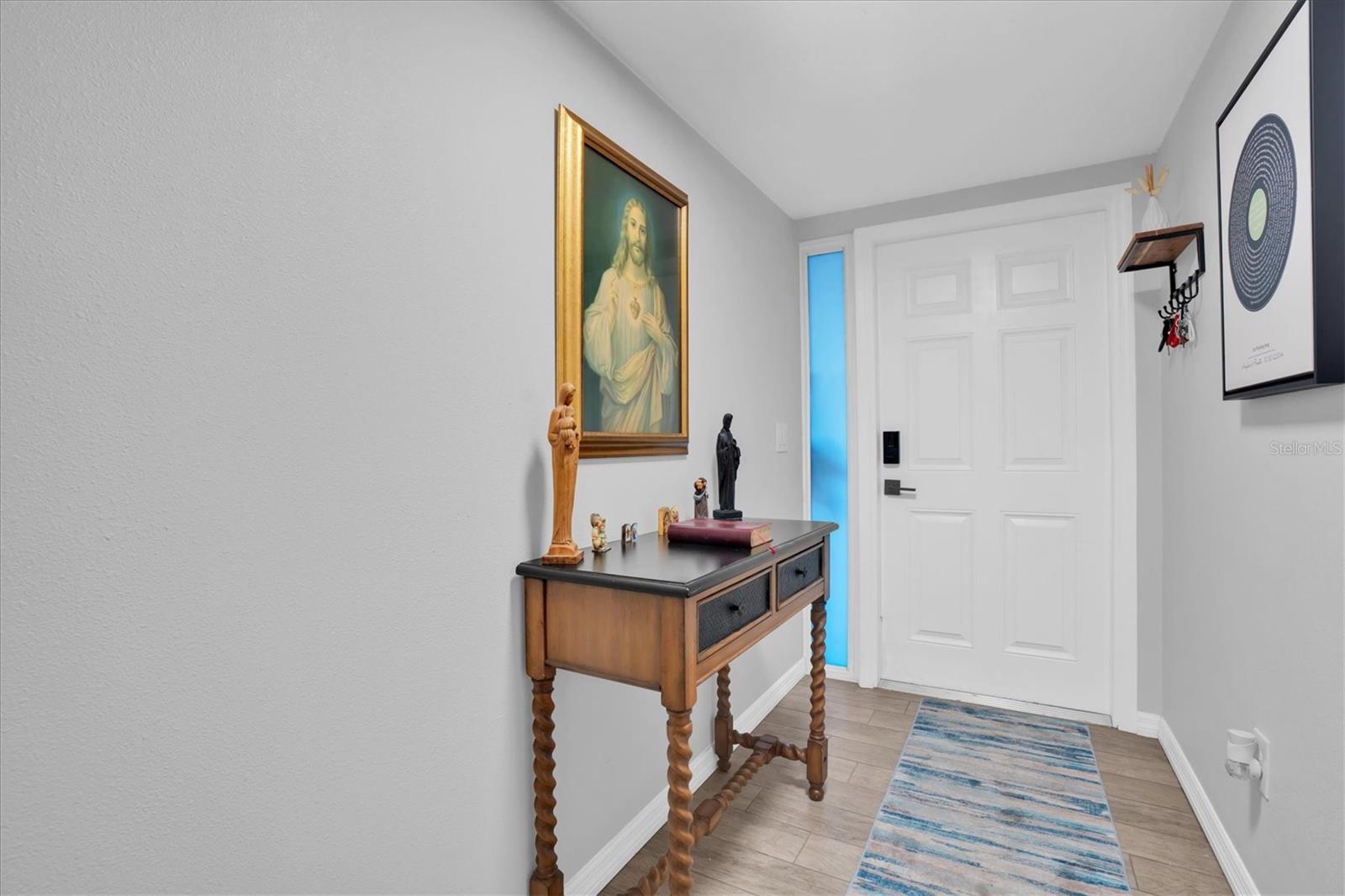 ENTRYWAY TO HOME!