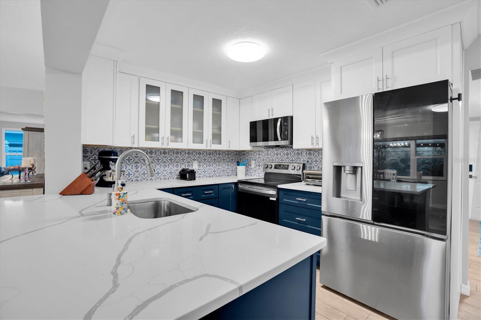 GORGEOUSLY REMODELED KITCHEN WITH LG 2 YEAR NEW APPLIANCES, QUARTZ COUNTERS & BREAKFAST BAR!