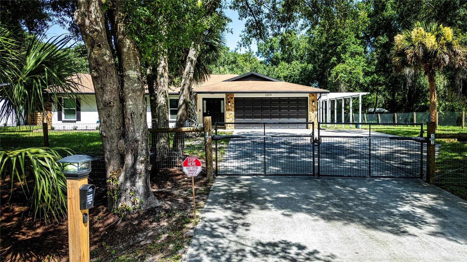 Home Has an electric gated driveway