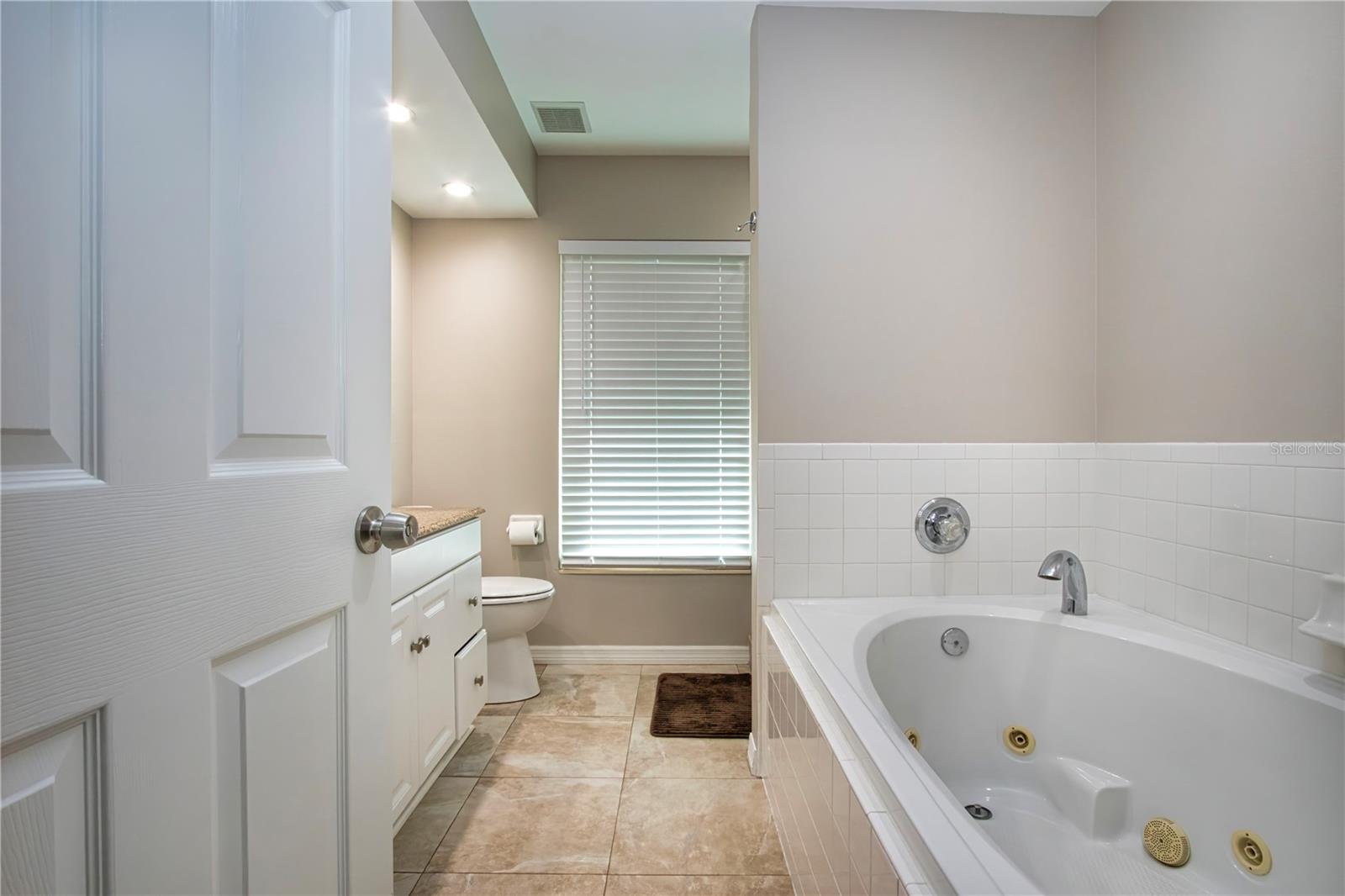 Owners en suite with jetted tub