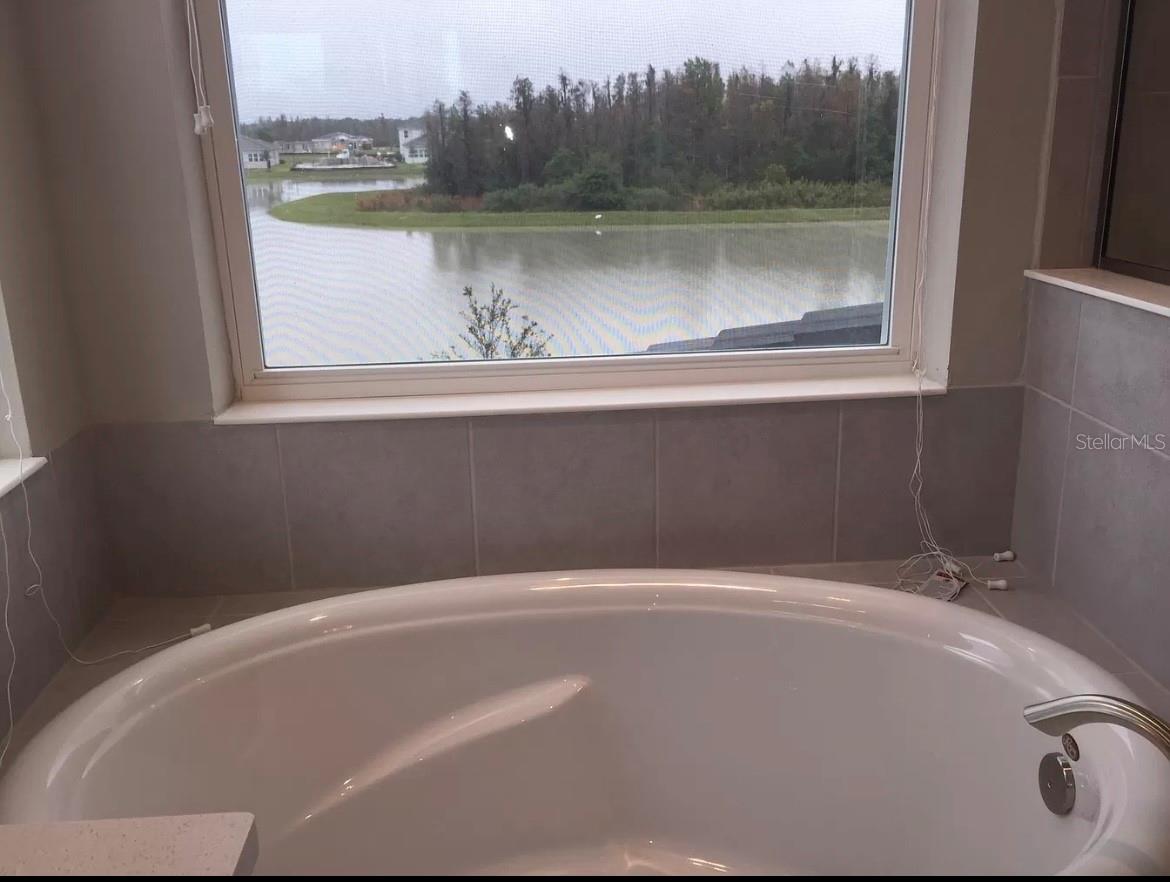 TB8528443