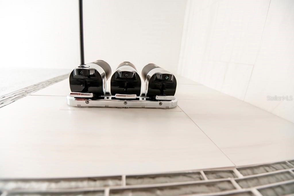 TB8528446