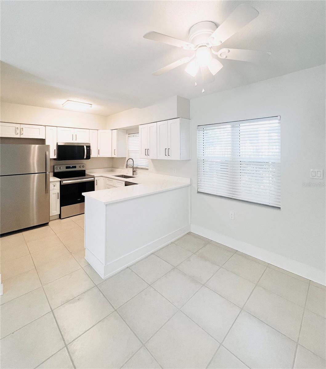 Kitchen and Breakfast Bar