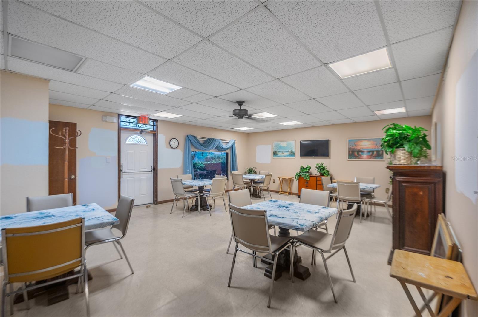 Arts & Crafts Room