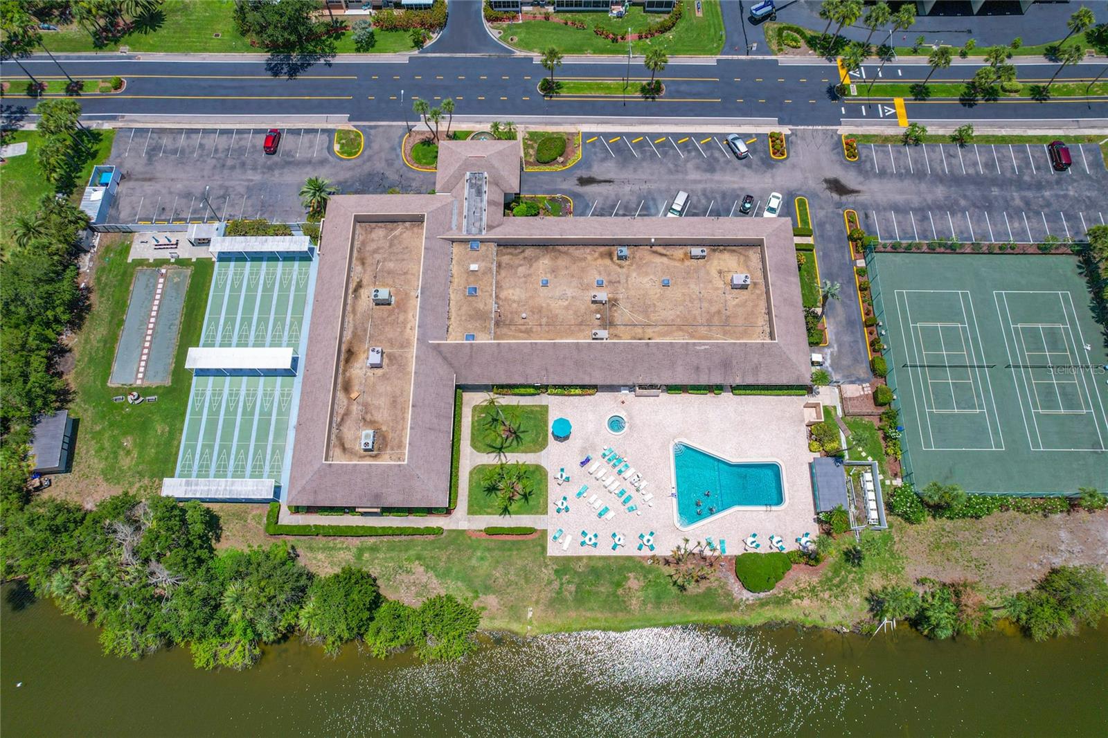 Recreation center, pool and hottub, 12 shuffleboard courts, 2bocce lanes, 2tennis/pickleball courts...allnestled along Long Bayou