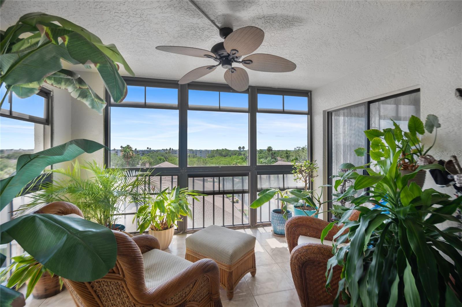 Watch the sunrise from thetiled and screened lanai (canbe closed in) accessible frombedroom and living room