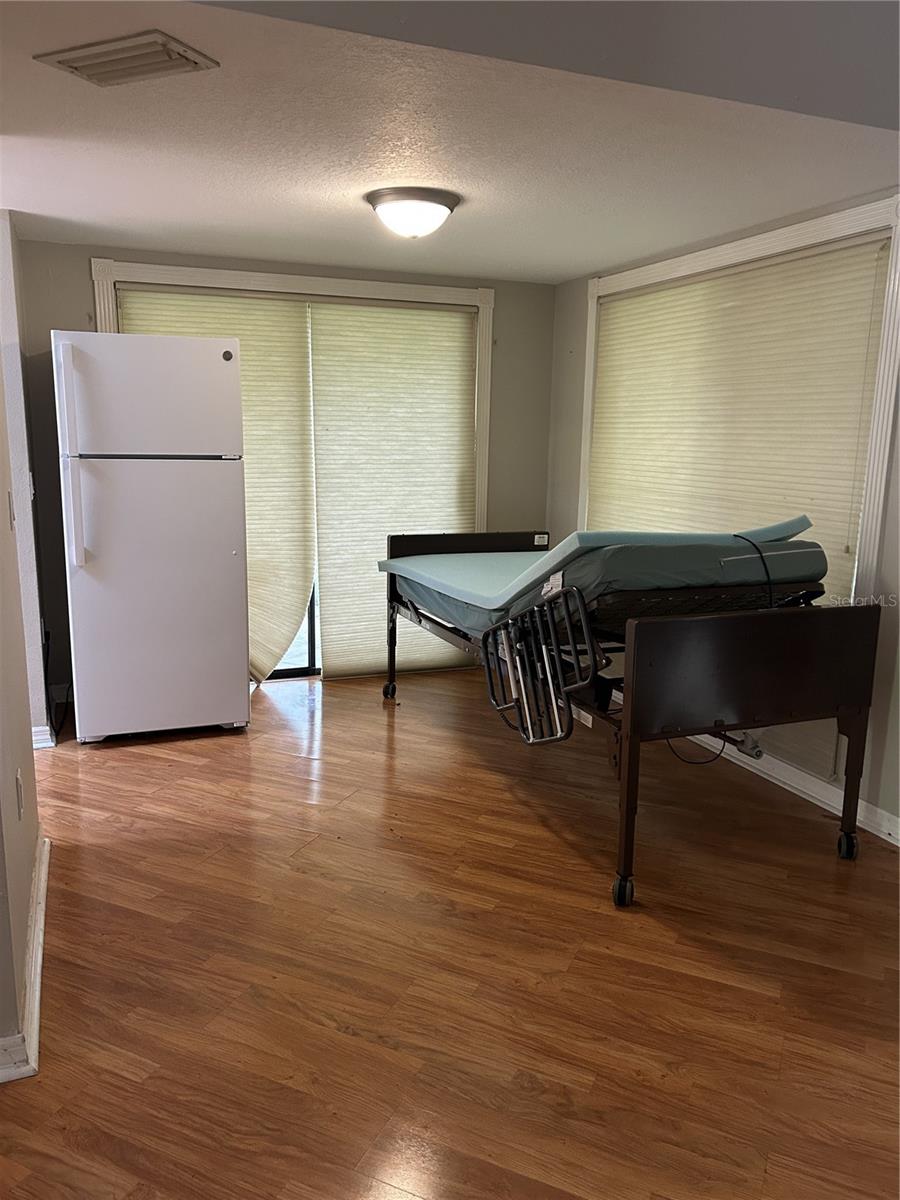 Casual dining area off kitchen with access to the screened lanai.