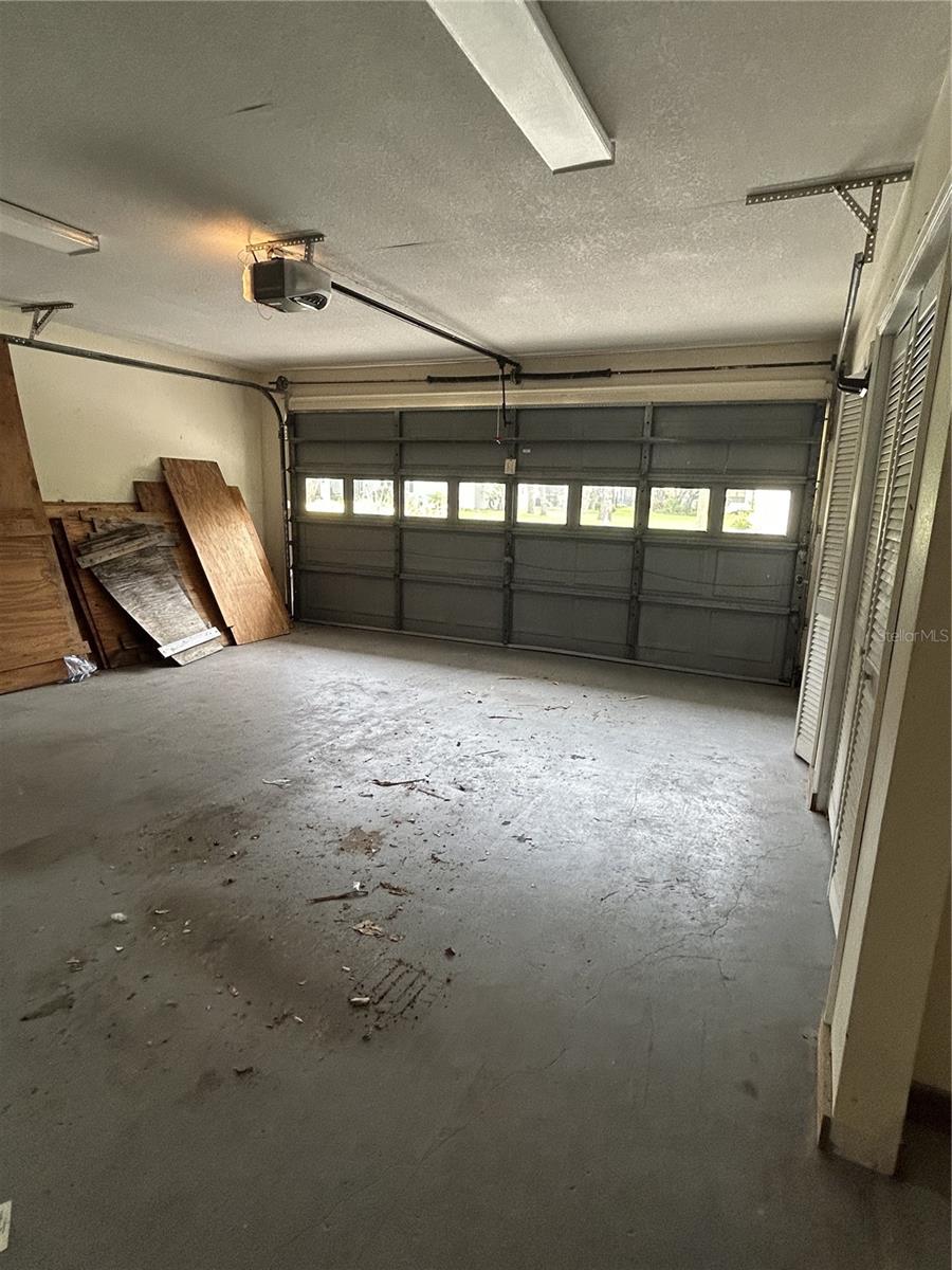 spacious garage.