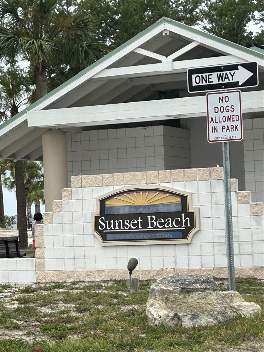 Under a mile to sunset beach!
