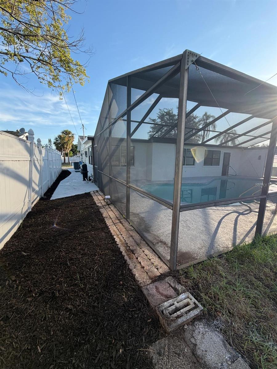 Side entrance to the pool