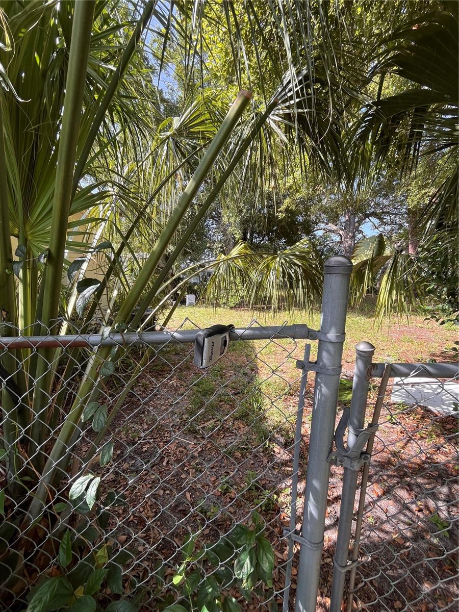 Lockbox location. RIGHT of property.