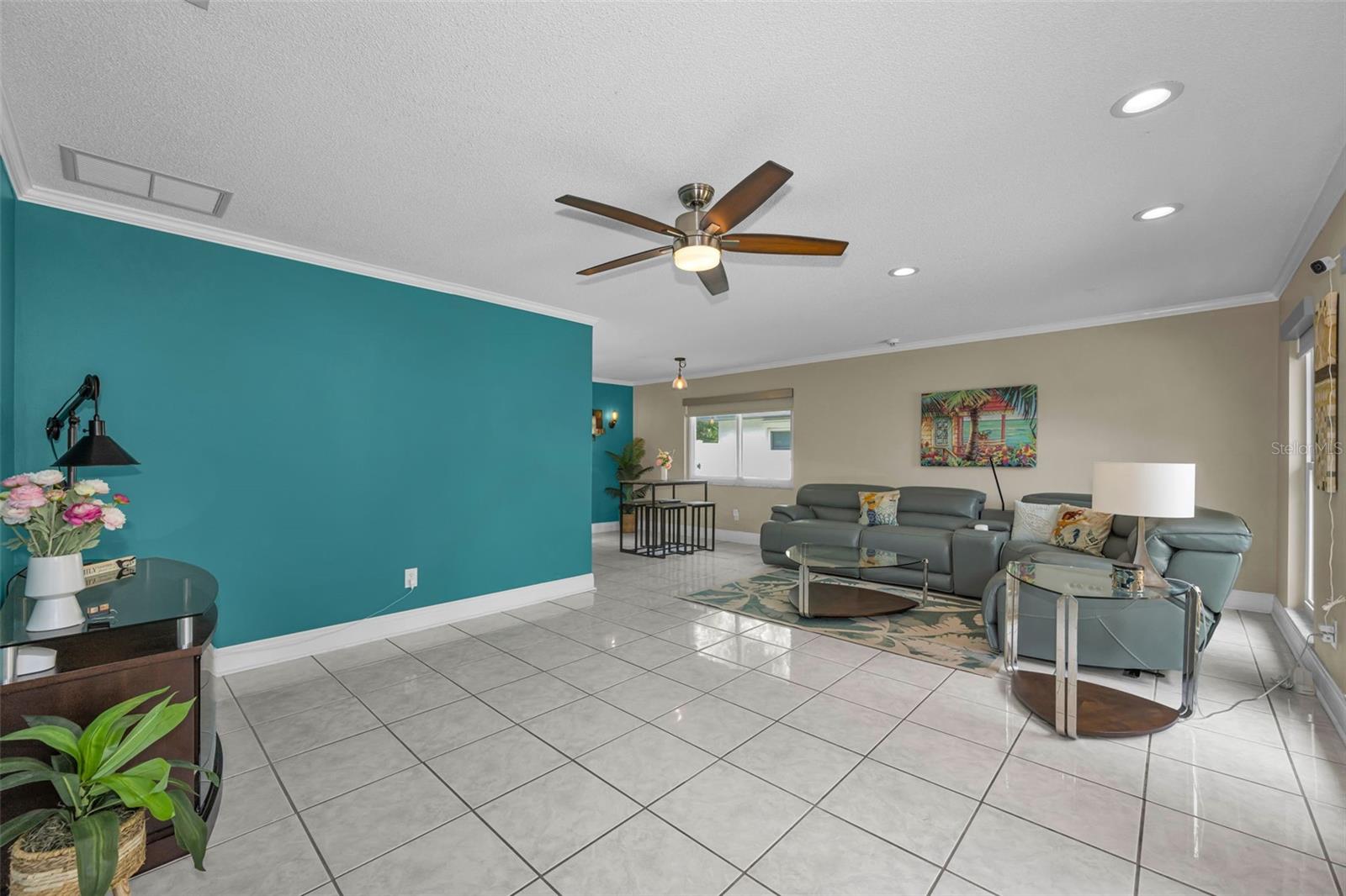 living room/dining