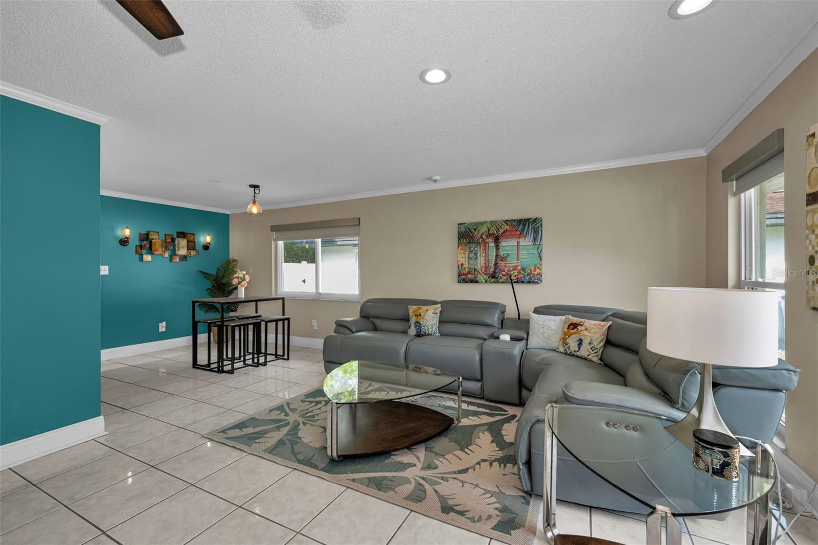 living room/dining