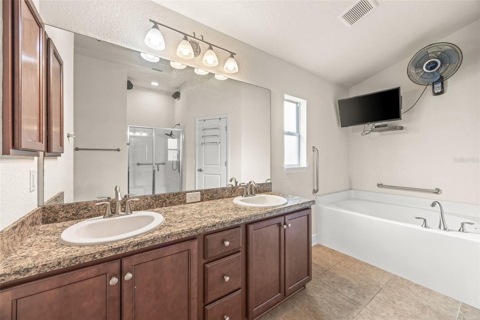 Dual sinks