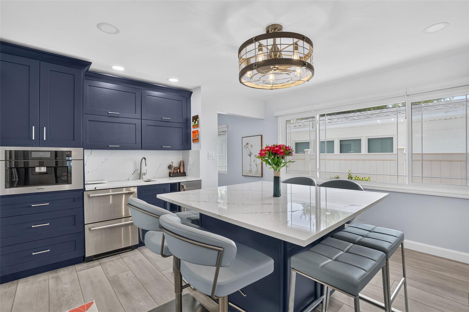 Dining Room / Wet Bar