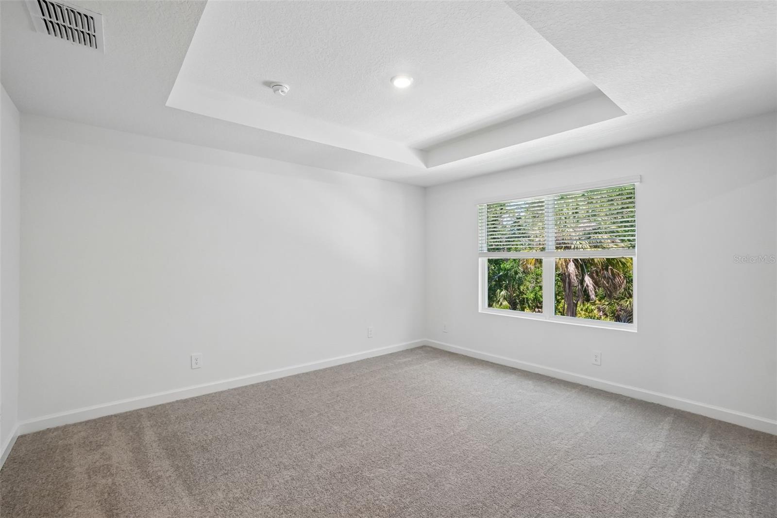 Representative images and renderings are for illustrative purposes. Actual structural options and design finishes of home may vary.
