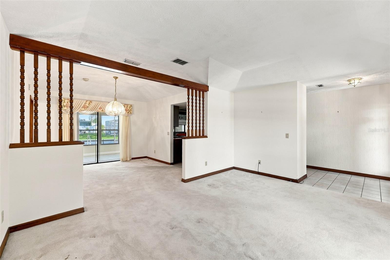 Living room/Dining room view