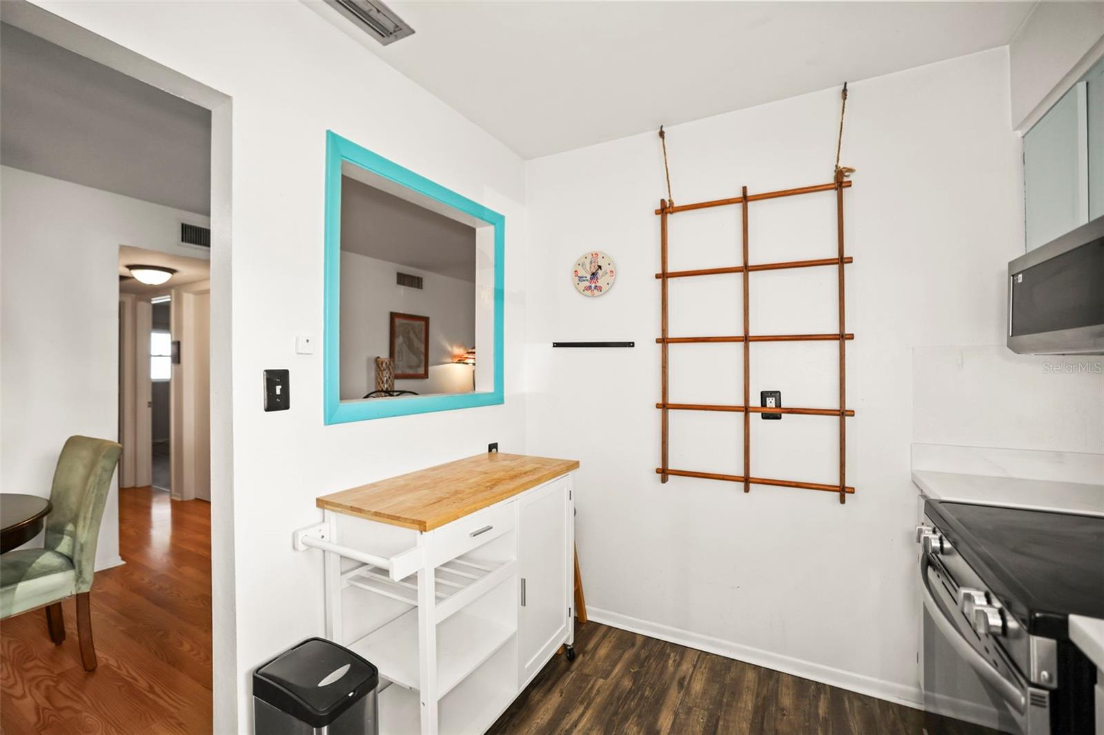 Eat in kitchen area