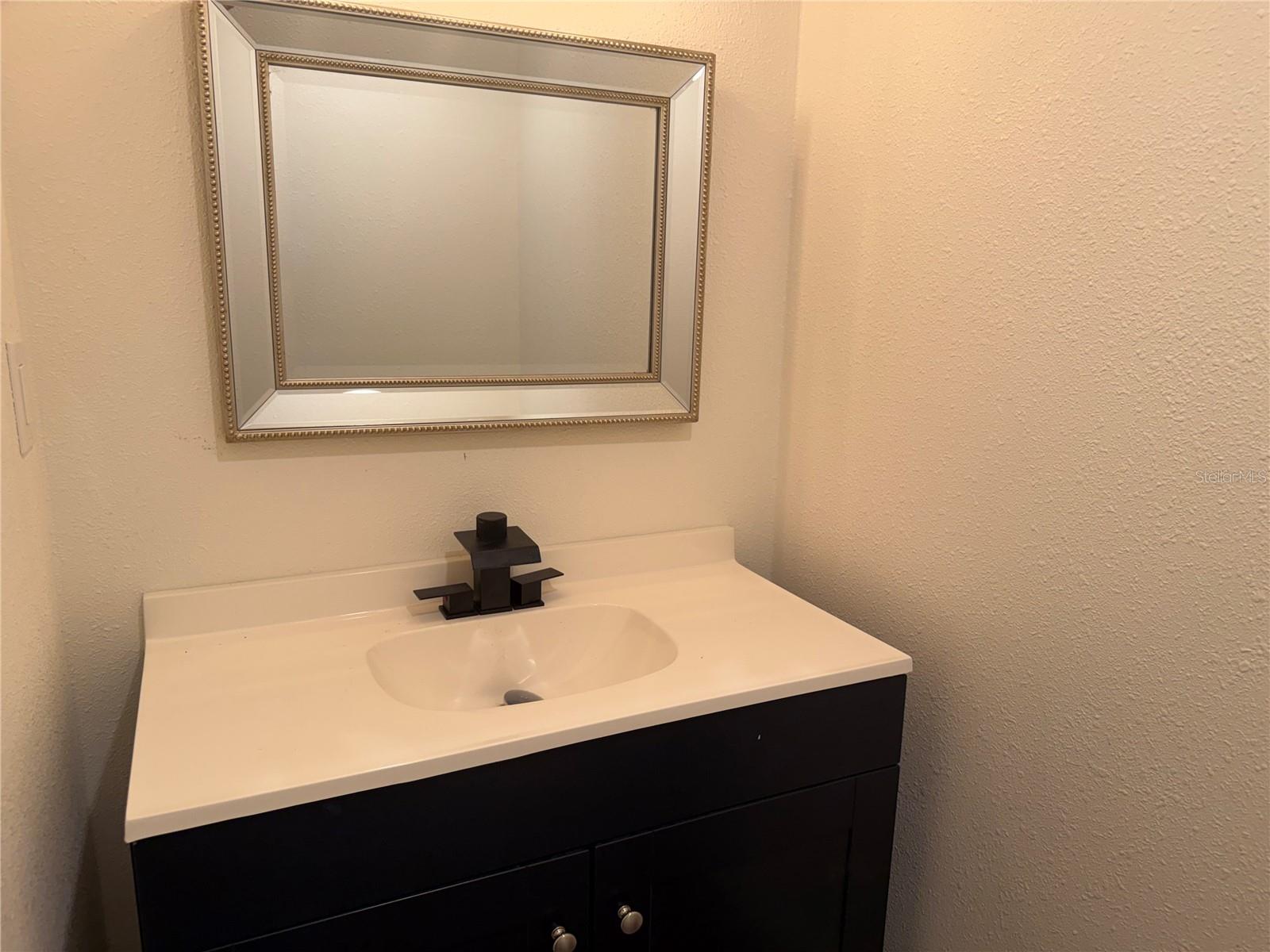 Garage 1/2 bath