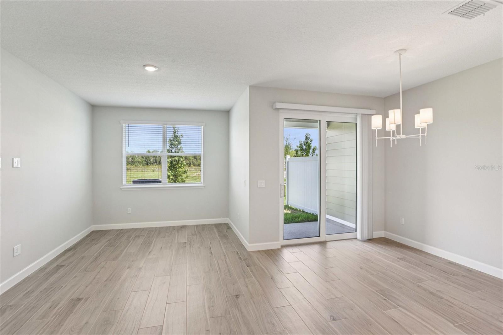 Representative images and renderings are for illustrative purposes. Actual structural options and design finishes of home may vary.