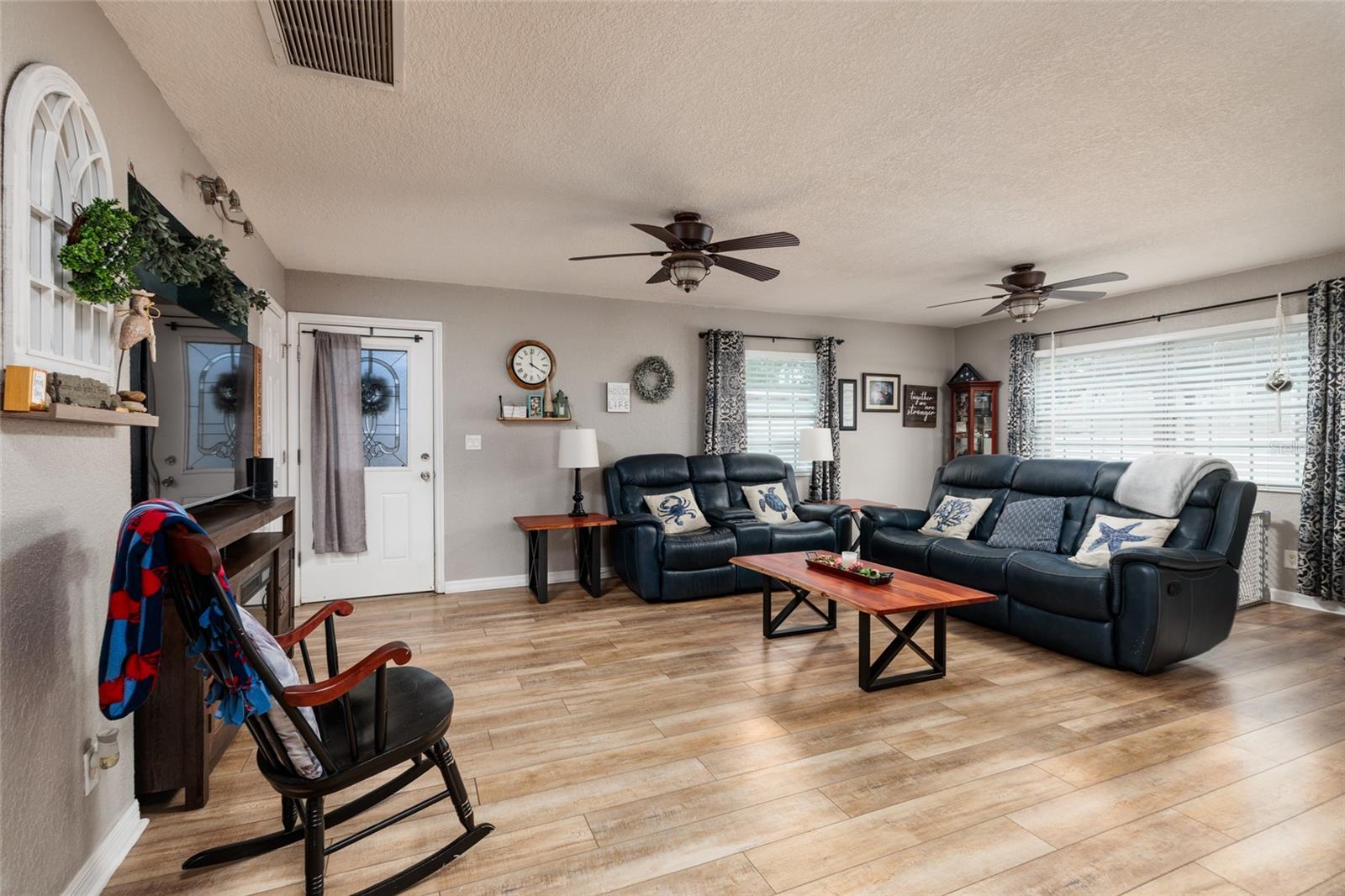 TB8528662