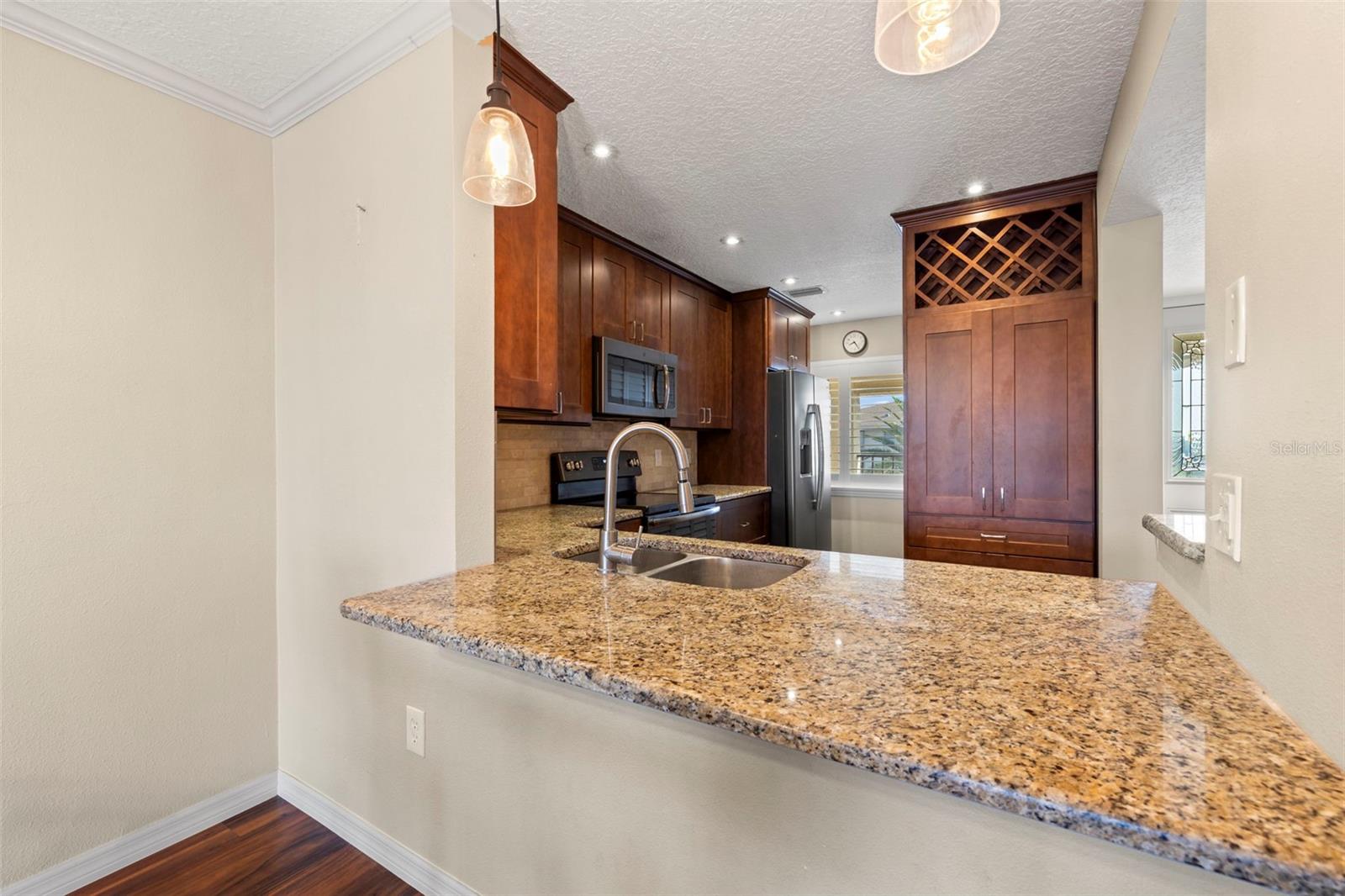 TB8528684