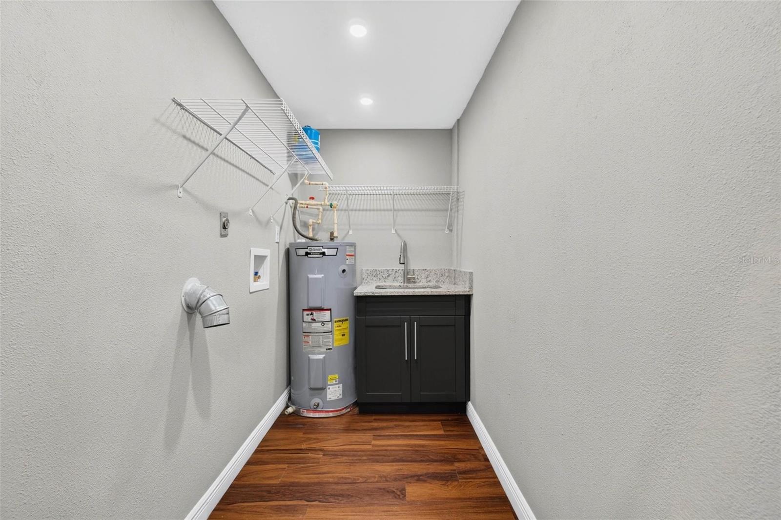 Laundry room with sink