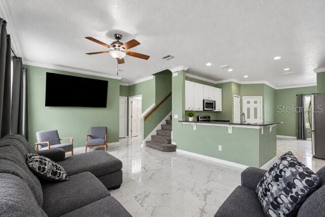 TB8528737