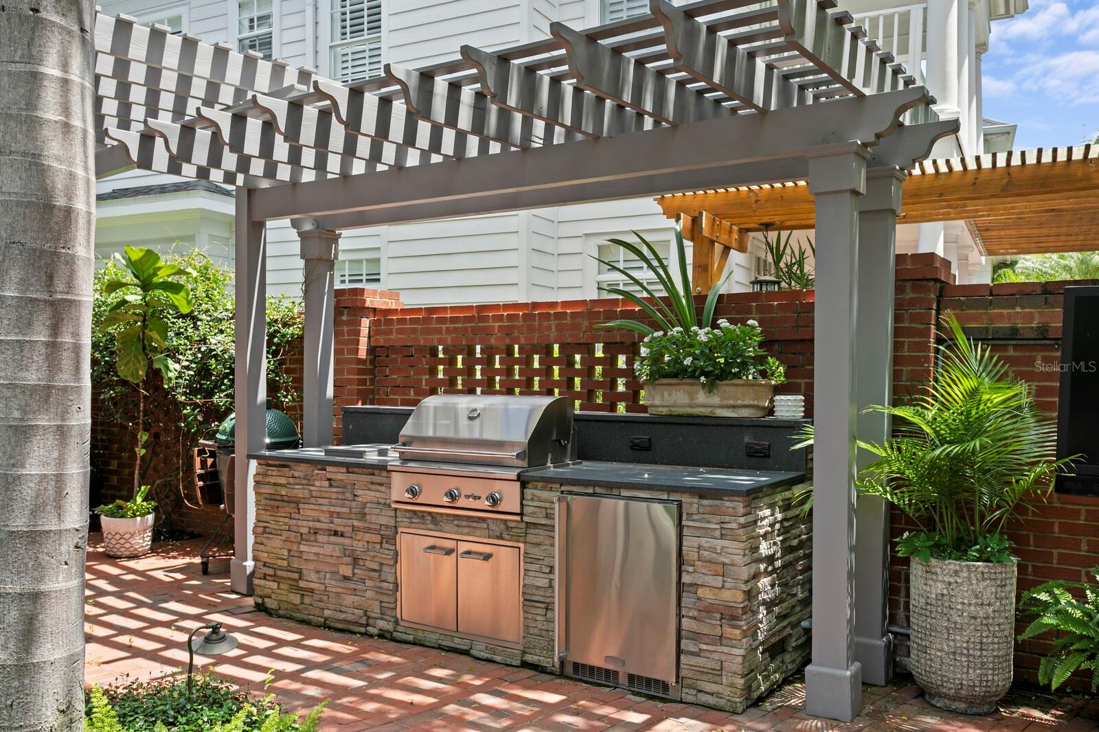 Outdoor Kitchen