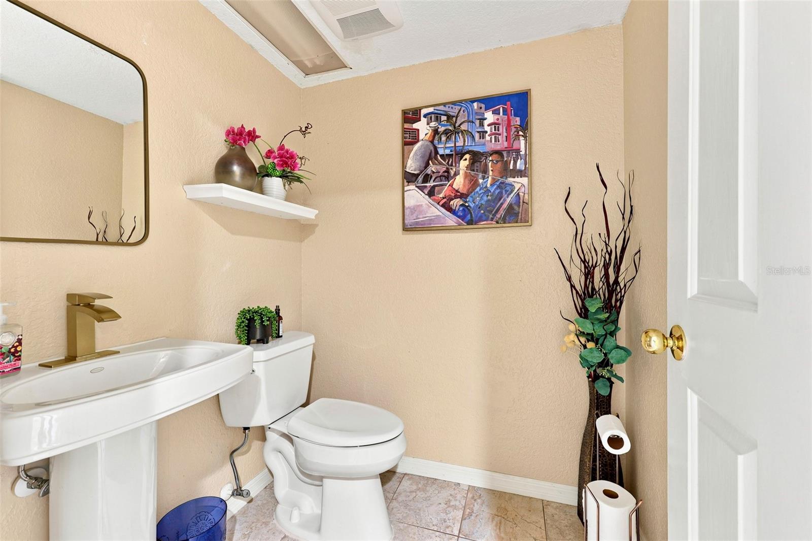 Downstairs 1/2 bath