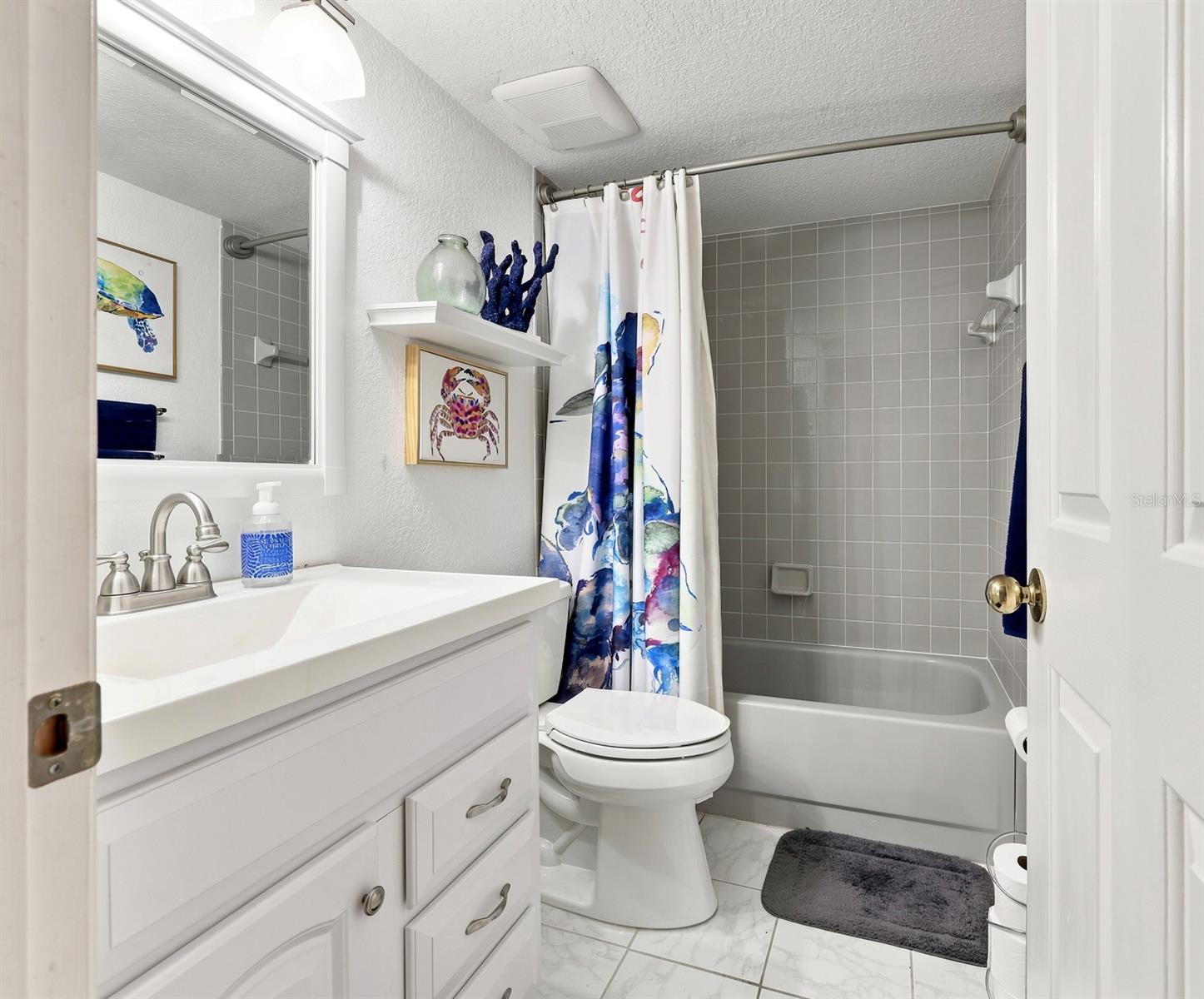 2nd upstairs bath
