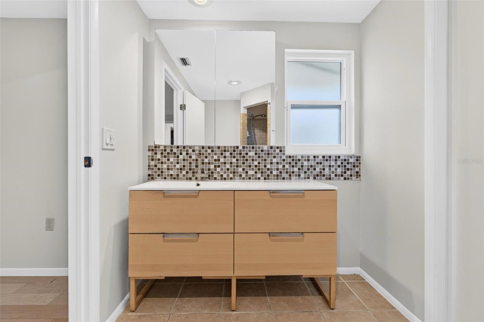 MASTER VANITY