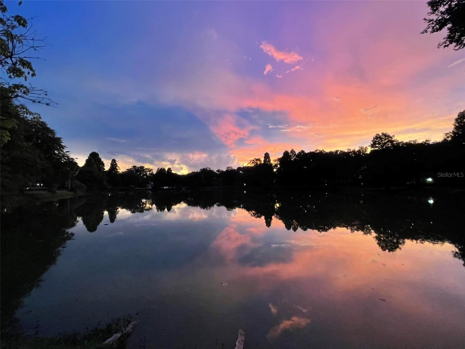 Charming Lake Roberta is the HEART of this historic neighborhood of Hampton Terrace