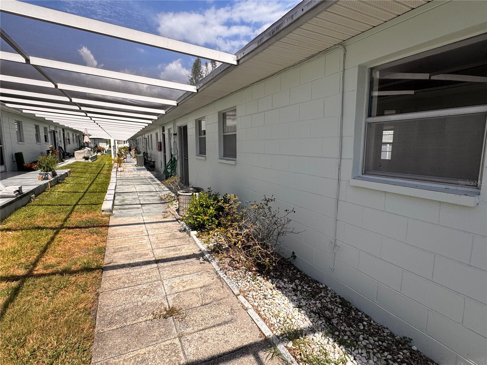 TB8529038