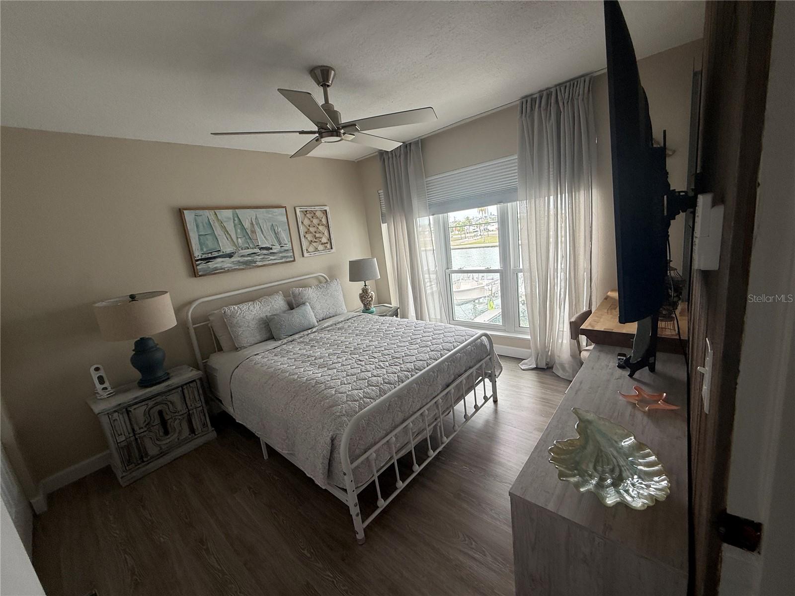 Guest bedroom