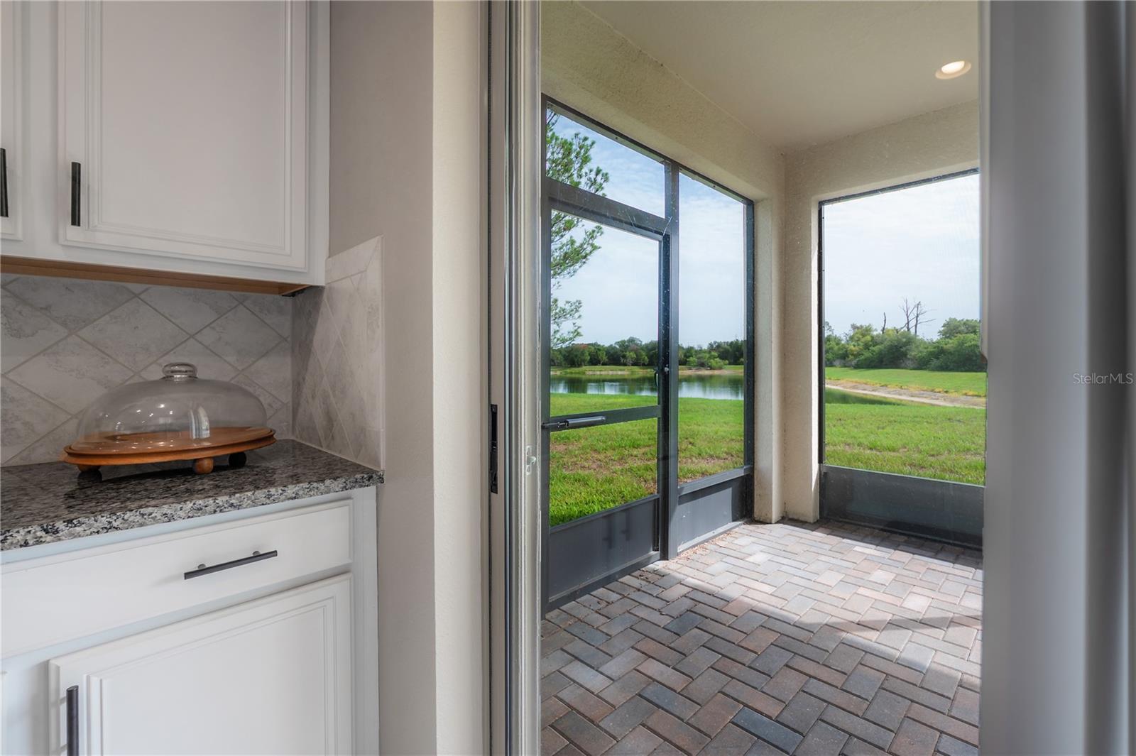 Sliding glass doors to screened lanai